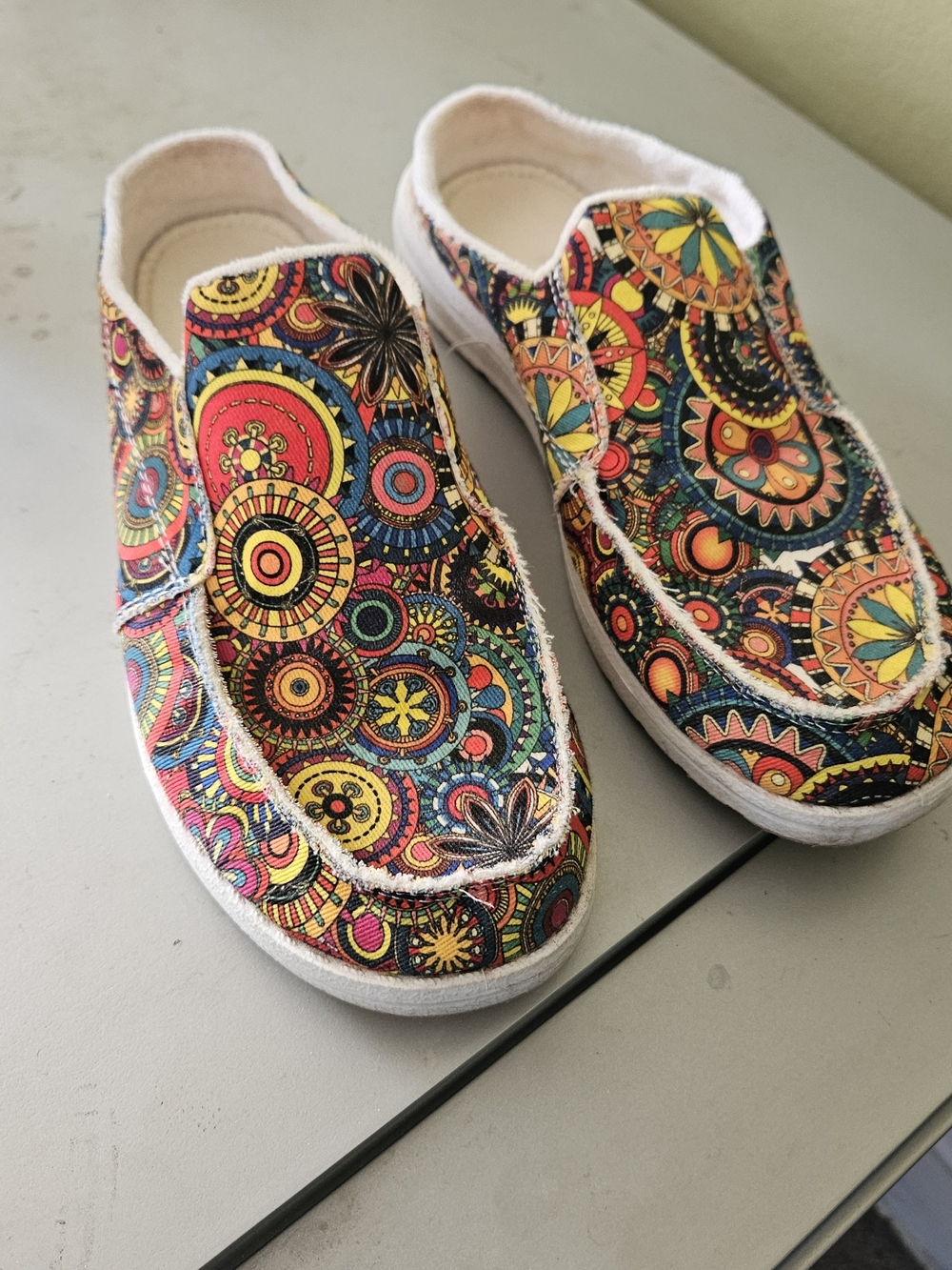 Women's Slip-On Canvas Shoes in Multicolor Pattern